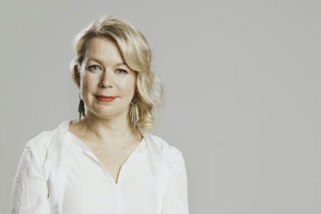 Kirjailija Elina Hirvonen