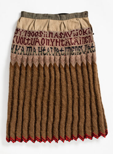 Siina Savijoen alushame Kansallismuseon kokoelmista